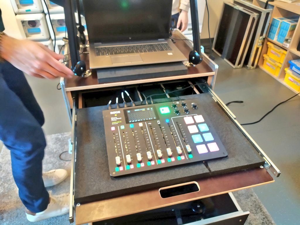 Une Rodecaster Pro et un micro